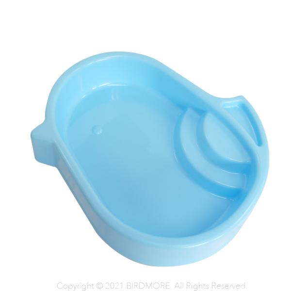 [Release date: March 20, 2021]放鳥タイムに広々スペースでのびのび水浴び。小鳥の形の可愛いプール。小さなしっぽ部分には、おやつを入れて・・・。メーカー/三晃商会サイズ/幅約22.6×奥約26.6×高約5cm材質/...