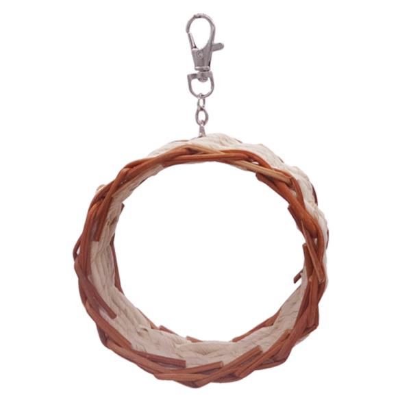 とうもろこしの皮で編み込んだ小鳥用のかわいいリースです。ケージの中に吊り下げて、ゆらゆらしたり、かじかじしたり、ウトウトおやすみタイムにも！お部屋の設置して放鳥時のお気に入りスポットにするのもおすすめです。フィンチ類から小型インコに。メーカ...