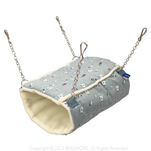 逆三角形の小鳥のトンネルです。外側は可愛い小鳥柄のプリント。内側は足にもやさしいふんわりボア使用。上はハンモック、下はトンネルとして使えます。メーカー/レインボーサイズ/幅約12cm×奥行約20cm×高さ約12cm(取付部分約12cm)適用...