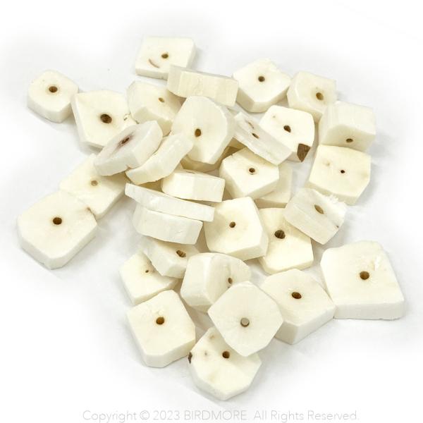 [Release date: August 27, 2023]インド産の天然クサネムのチップです。柔らかいので、小さい鳥さんでも齧れるパーツです。メーカー/BTPサイズ/1辺の長さ約1cm〜2cm（厚さ約3mm〜5mm）適用鳥種/全てのイン...