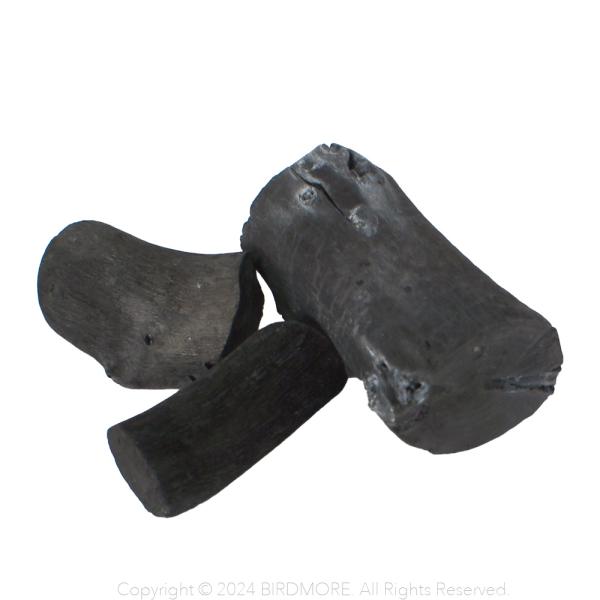 備長炭には、たくさんの小さな穴があり水道水の不純物を吸着します。 また炭に含まれる成分が溶け出しミネラルウォーターに。メーカー：パロットファーム入数：2〜4個袋のサイズ：幅約9cm・高さ約10cm※この商品は天然素材を使用しているため、大き...