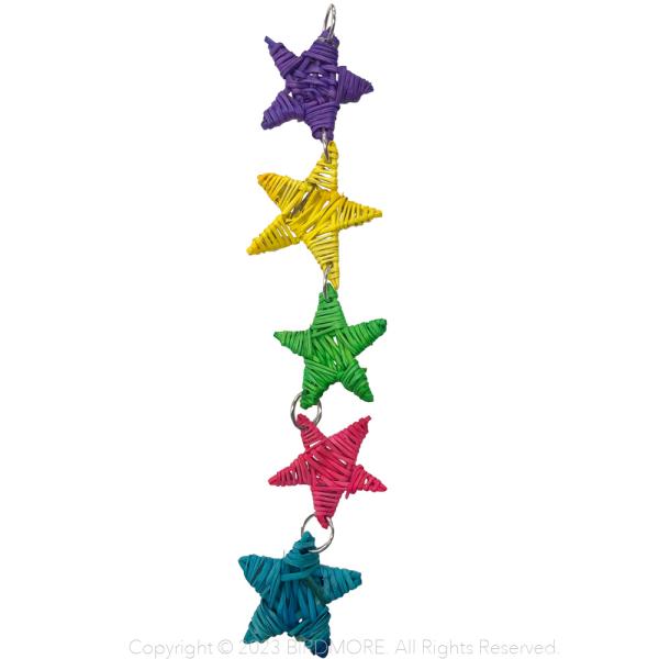 [Release date: December 1, 2023]蔓で編んだカラフルなスターが5つ連なっている齧られ系おもちゃ。シンプルながらも鳥さんの興味をそそるデザインです。メーカー/BIRDMORE(バードモア)素材/蔦・ステンレス金具...