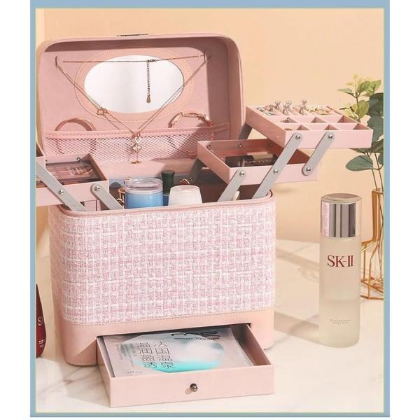 【大容量収納】上は四つのトレーがあり、口紅、ファンデーションやアクセサリーなどの小物がすっきり収納できるメイクボックスです。下は大きいスペースや引出しがあるので、化粧水、乳液、パックなどを保管するのに非常に適しています。【コンパクトで持ち運...