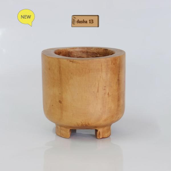 水に比較的強く、軽い素材である桐材を加工して作られた鉢カバー！------------------------------------------------●商品名: ダーシャ13●内容: 本体×1●素材: 天然木（桐材）●サイズ: φ1...