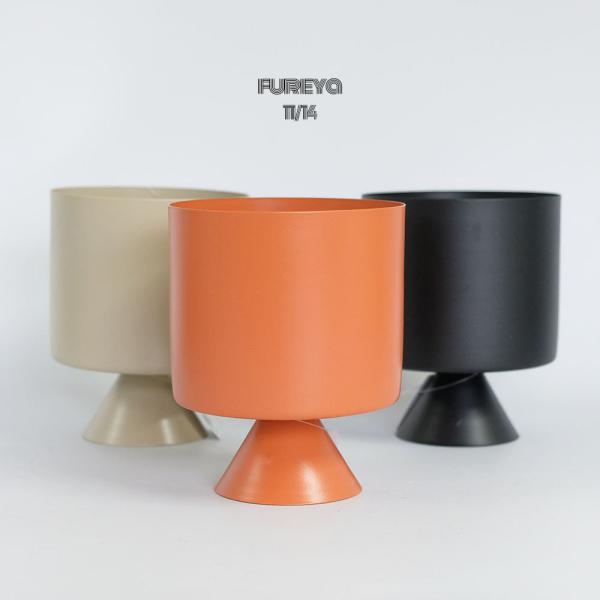 先進的なデザインのスチール製鉢カバー------------------------------------------------●商品名: フレヤ11/14●内容: 本体×1●素材: パウダーコートスチール●サイズ: Φ11/H14cm...