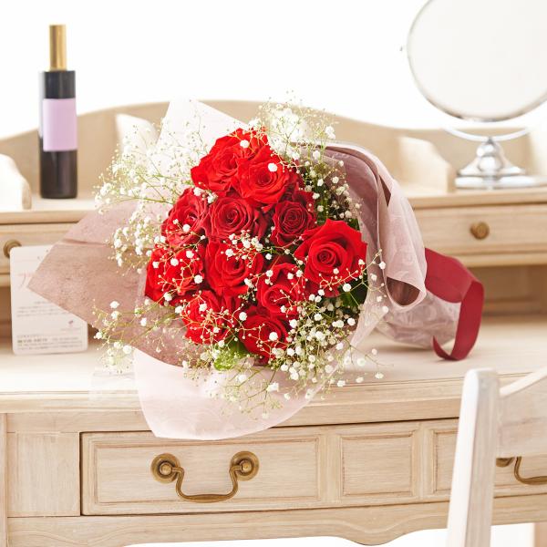 赤色のバラとカスミソウをミックスして仕立てた花束・ブーケ商品を全国配送の宅配でお届けします。カスミソウを混ぜることによってバラのみの花束より温かみや柔らかさが増すので、大切な人へ贈るフラワーギフト商品としてお薦めです。農林水産大臣賞受賞、皇...