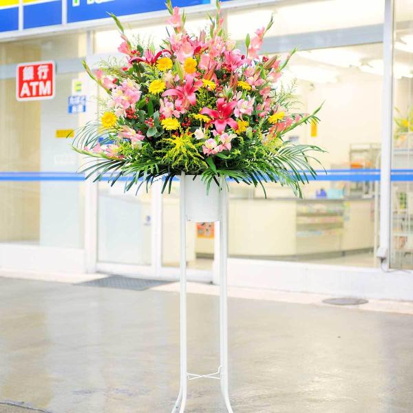 個人費用のため安く手配したい、何基も手配するので予算を抑えたいという方にぴったりのスタンド花です。仕立てごとおまかせで、独自の配送システムによる配送地域限定商品ですが、コミコミの衝撃価格がウリのコースとなります。友人や知人の開店祝い、ライブ...