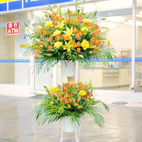 SPギフトではスタンド花の色指定が可能です。スタンダードな1段スタンドに加え、下段にも数多くの花が仕立てられた2段スタンドは花材のボリューム感が増すため、お色も引き立ちます。少しでも差をつけて贈りたい場合などに、ボリューム感と存在感の点から...