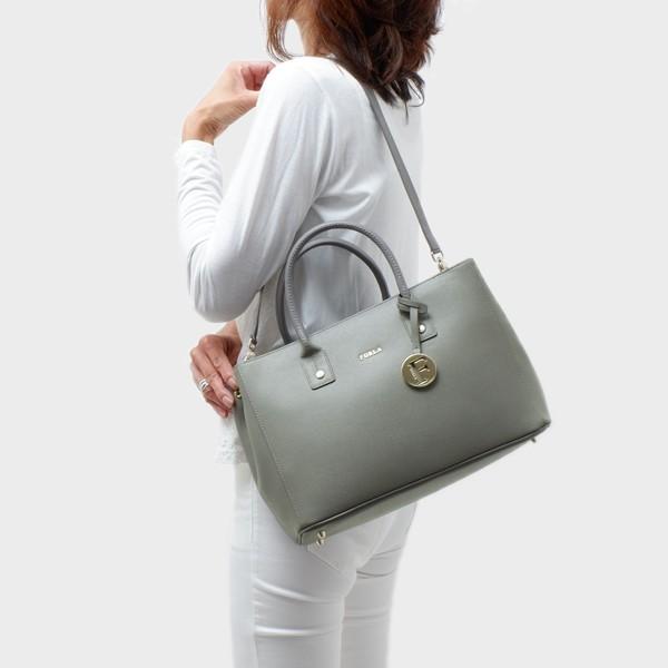 新作グッ ショルダーバッグ リンダ ハンドバッグ FURLA - ショルダーバッグ