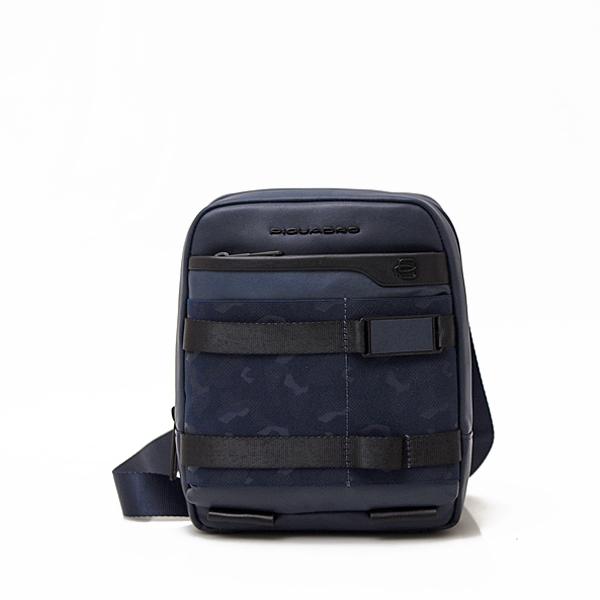 【希少】PIQUADRO ピクアドロ レザー ショルダーバッグ グリーン 保存袋 ピクアドロ PIQUADRO 軽量 ショルダーバッグ ボディーバッグ iPad mini