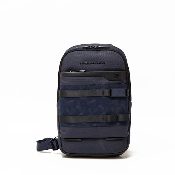 ピクアドロ PIQUADRO 軽量 ボディーバッグ リュックサック バック 