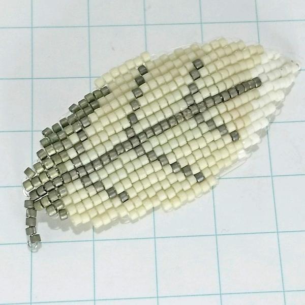 送料無料)ビンテージ☆ビーズアクセサリー 葉っぱモチーフ☆アンティーク ブローチ A21638