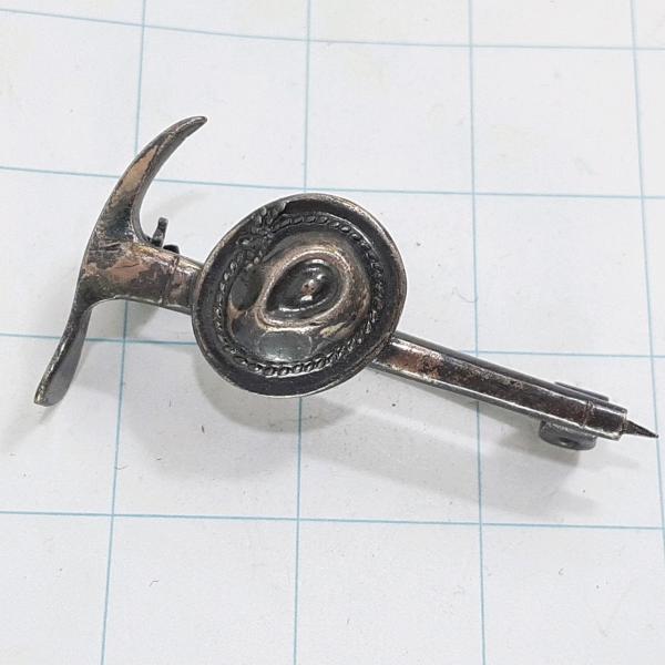 【中古】金属製観光バッジ セット 送料無料)帽子とピッケル 観光 旅行 登山 記念 山バッジ ピンバッジ