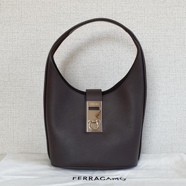 FERRAGAMO Salvatore Ferragamo ガンチーニバックル レザー FERRAGAMO Salvatore Ferragamo ガンチーニバックル レザー