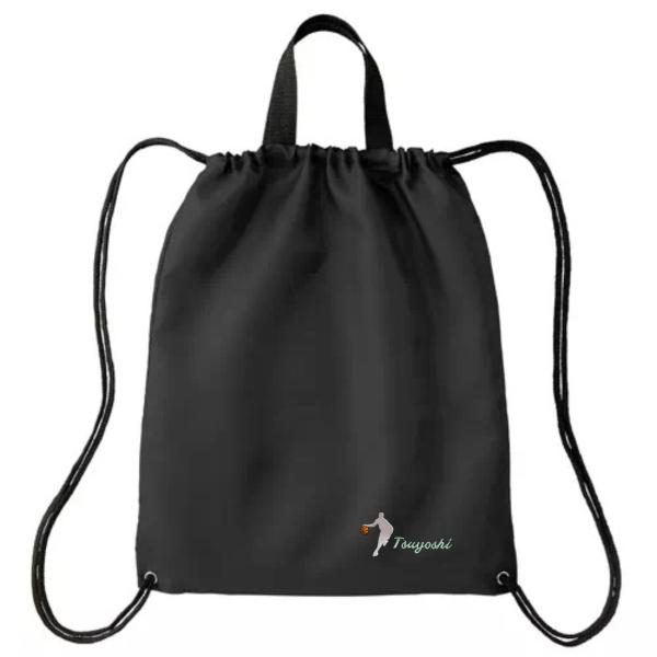 バスケのシルエットとお名前刺繍が入ったリュックバッグになります。部活やクラブのデイリーバッグとしても、着替えやシューズ入れとしても使える便利な商品です。お誕生日プレゼントや卒部・入部の記念品としても、お薦めのお品物です。「リュックバッグ」は...