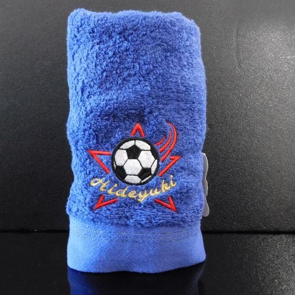 サッカー好きの方へ、この商品をお勧め致します。今治産のフェイスタオルに「オリジナルデザイン」と「お名前」を刺繍致します。「父の日」や「お誕生日」「卒部」などのプレゼントにも最適です！このタオルは、「サンホーキン綿」のみを使用。毛羽立ちも少な...