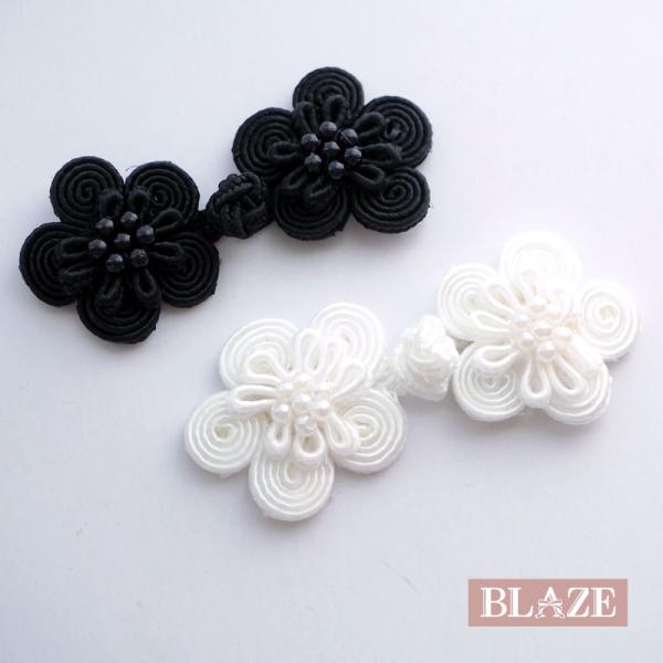▼商品詳細▼【デザイン】画像参照【サイズ】全長約65mm【入数】1組【材質】ポリエステル・ABS樹脂【原産国】中国【スタッフのコメント】お花をモチーフとしたかわいいチャイナボタンです。▼布製品等は雨や汗また洗濯の際に色落ちする場合がございま...