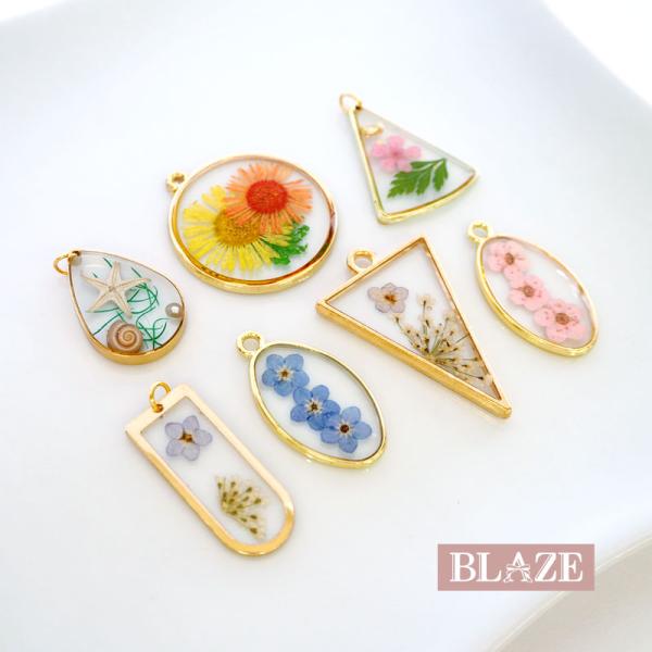 BLAZE カン付き チャーム ゴールド フレーム フラワー 貝殻 花 ドライ