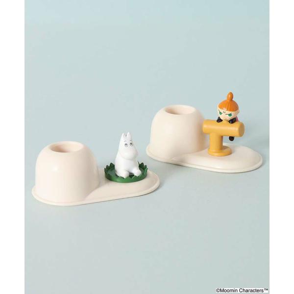 ムーミンとリトルミイがちょこんと乗った、愛らしいフィギュア付きの歯ブラシスタンド。洗面所に置けば、毎日の歯みがきタイムに癒しと楽しさをプラスしてくれるアイテムです。歯ブラシスタンドとしてだけでなく、ペン立てや印鑑スタンドとしてデスクに置いて...