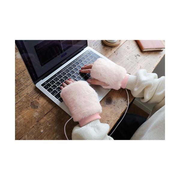 USBで繋ぐだけで簡単に使えるハンドウォーマー。ふんわりと触り心地の良いファーの手袋の中にヒーターが内蔵されており、手先の冷えを和らげてくれます。スマホの操作や読書にはもちろん、PC作業時にも最適。ボタン1つで簡単操作、USB電源があればど...