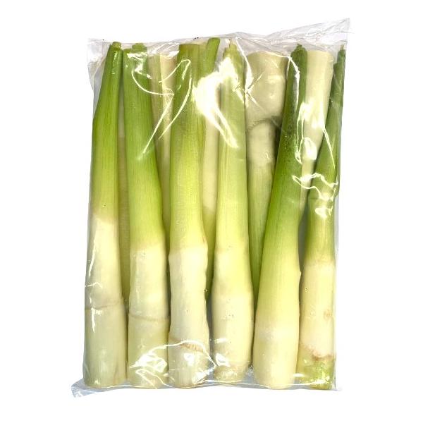 朝・市場に出荷された新鮮な野菜・果物 をその日の夕方に発送致します！（水・日を除く） 名前だけ聞くとキノコの仲間を想像しがちですが、水辺で育つイネ科の植物マコモの若い茎が肥大化したものです。外皮をむいた白い部分を食します。見た目も食感もタケ...