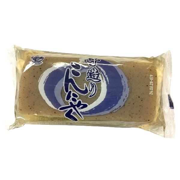 朝・市場に出荷された食品をその日の夕方に発送致します！（水・日を除く）こんにゃく芋の精粉（せいこ）を使うと白いこんにゃくになり、生芋を使った場合は芋の皮が入ってしまうため、黒っぽくなります。最近の黒こんにゃくは、精粉を使ったものが多いのです...