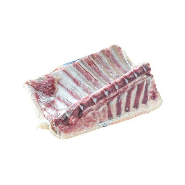 スタンダードラックとは仔羊ロースの骨付きで、背骨を取り除き肋骨だけにしフレンチラックのようにバラ先を掃除してありませんがその分価格が安いスペックとなっています。冷蔵で輸入後に日本で凍結されたものです。