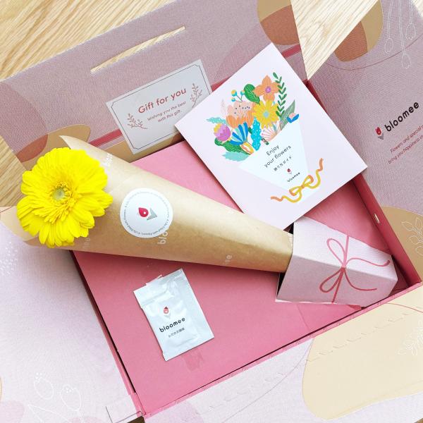 ＜内容量＞・季節のお花1本ミニブーケ（縦×横×奥：25cm×10cm×10cm）※お花のサイズは個体差があるため目安になります。※写真はイメージです。＜お届け方法＞宅急便でお届けします。＜お届けについて＞離島にはお届けできません。