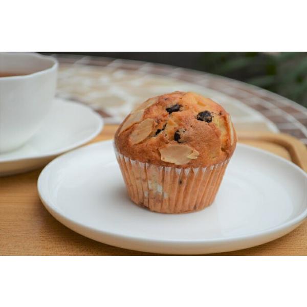 ブロッサムオリジナルの製法で作るから、食べ応えがあるのに、クリーミーでしっとりした食感。白い砂糖をつかわないから、素材の風味がいきた、やさしい味わい。