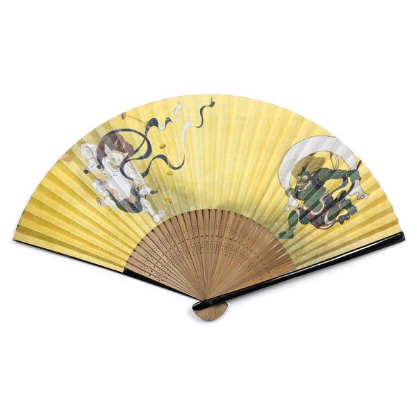 【商品概要】【商品説明】柄名：風神雷神　日本の絵画の代表作の一つ、琳派の風神雷神図をモチーフにした京扇子。　【商品仕様】　品番：AW272　寸法：本体 225mm(7.5寸)　内容：扇子1本　素材：和紙、竹　個装：ピロー式ケース入(PET)...