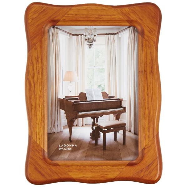 【商品概要】外寸:121×159mm内寸:90×129mm窓寸:79×117mm材質:チーク材【商品説明】説明波形のフォルムが印象的な木製フレームどんなテイストのお部屋にもマッチギフトにもぴったり【商品詳細】ブランド：ラドンナ商品名：LAD...