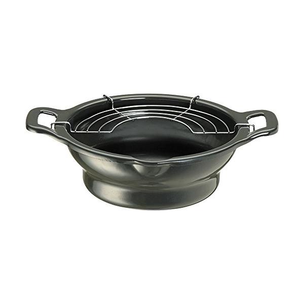 【商品概要】サイズ:幅31.5×奥行24.7×高さ9.5cm本体重量:0.895kg素材・材質:本体/ほうろう用鋼板 (板厚1.2mm) (表面加工/ほうろう加工) 、アミ/鉄線 (クロムめっき加工)生産国:日本適正油量目安:0.8L満水容...