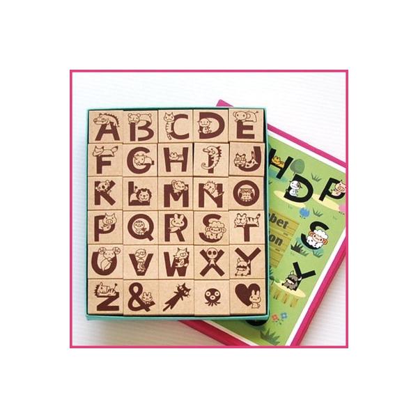 【商品概要】スタンプサイズ：26mm×26mm×17mm紙箱サイズ：135mmｘ160mm【商品説明】少し大きめのかわいい動物柄のアルファベットスタンプです。 パッケージケースは紙箱で出来ています。【商品詳細】ブランド：スタンプ工房　愛商品...