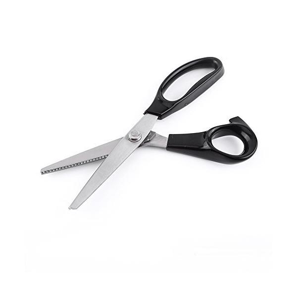 【商品概要】【ステンレス製・防錆】高品質なステンレス素材で作られて、滑らかで耐食性が抜群で、錆も出にくいし、いつもシャープに保てます。【カットするだけでおしゃれに】紙用、布用、色々な素材に利用できるピンキングはさみです。カットするだけで普通...