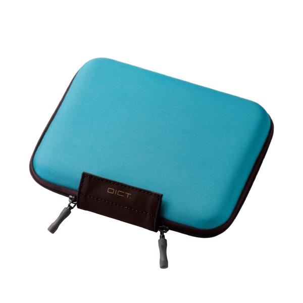 【商品概要】2タイプの開閉方式で、使用時も持ち運び時も便利に使える電子辞書ケース“DICT.”です。軽くて丈夫なEVA素材を使用し、傷・ほこり・衝撃から電子辞書本体を守るセミハードタイプです。電子辞書使用時は、フラップで簡易に留められるので...