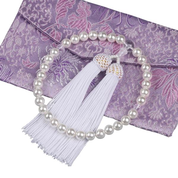 【商品概要】主玉：貝パール8mm、天玉：本水晶6mm　親玉：本水晶10mm 頭付房(白色)熟練数珠職人が丹精込めて仕立てた逸品です。お値段から見えない高級感あり、より上品な雰囲気を演出してくれます。女性向けとして、幅広い年齢層にわたって持て...