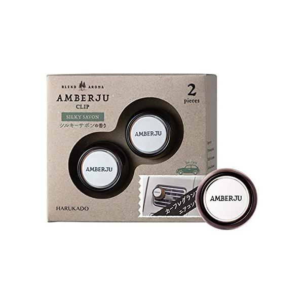 【商品概要】上品なピオニーと瑞々しいペアーの甘さに深みのあるアンバーをブレンドしました。車内にも馴染む、落ち着いたカラーのエアコンルーバー用クリップです。内容量：2.4g×2個商品サイズ：115×105×52.5(mm)原産国：日本【商品説...
