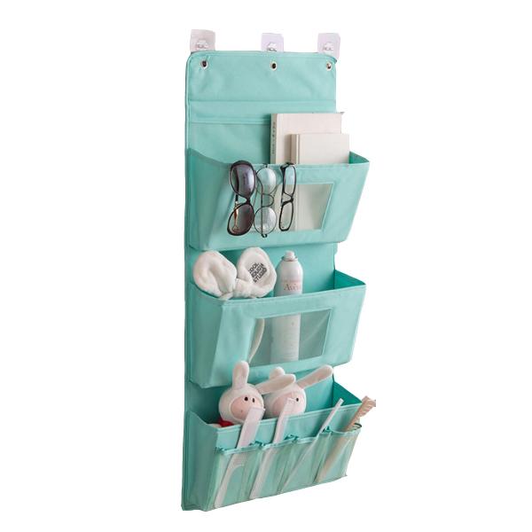 【商品概要】「見せる収納として」 無地のウォールポケットは、インテリアのジャマになりません。 どんなお部屋にもなじむおしゃれな収納用品です。「たくさん入るポケット収納」 マチがしっかりあるのでたっぷり大容量のハンギング収納。 スリムな見た目...