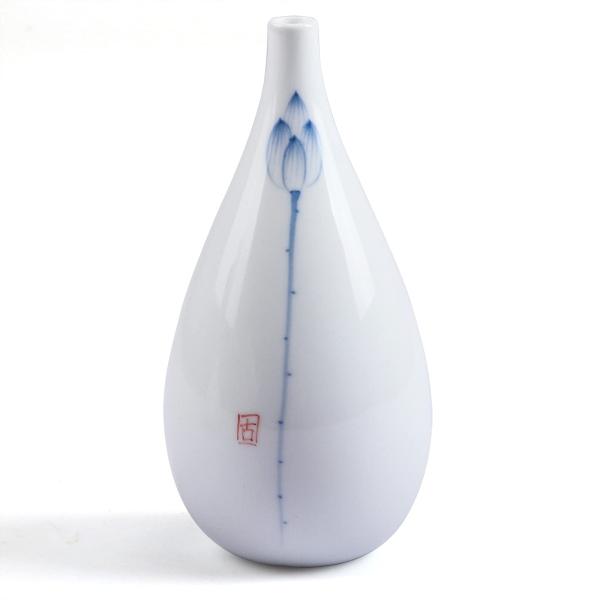 【商品概要】製品仕様：素材：上質感に溢れた陶磁製、サイズ：直径6cm*高さ12cm、重さ:95g、セット内容：フラワーベースのみおしゃれな花瓶：アンティーク風かつ上質感に優れた陶器製を兼ね備えるだけでなく、花瓶の表面にきれいな模様は手描きさ...