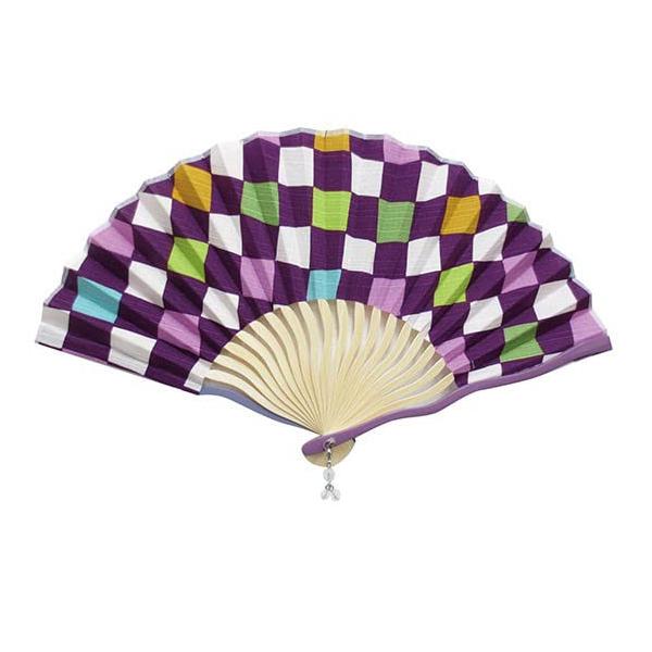 【商品概要】サイズ:21素材:(扇面)綿、(扇骨)竹特長:扇面に日本製の生地を使用団扇 うちわ 扇子 扇 無地 シンプル メンズ レディース ユニセックス 男 女 男女兼用 男性 女性 21 21 御洒落 かわいい おしゃれ 市松模様 四角...