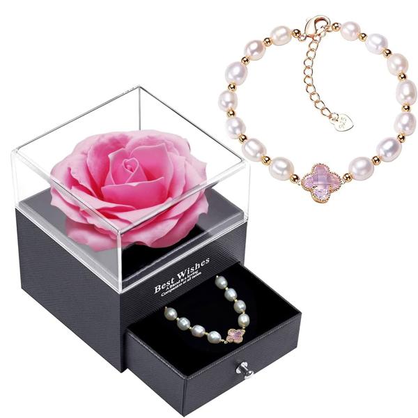【商品概要】【ソープフラワーバラと真珠の幸運のクローバーブレスレットのプレゼントセット】セット内容：ソープフラワーバラのボックス*1、真珠ブレスレット*1、パッキング*1、メッセージカード*1.大輪のソープフラワー薔薇ボックスと7mm真珠レ...