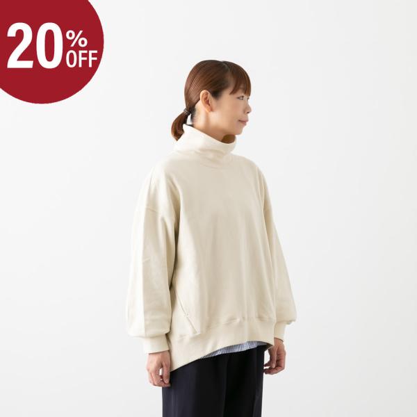 やさしく首元を包み込むハイネックが特徴的なスウェットプルオーバー。ユニセックスでデザインされ、袖筒も身幅もゆとりのあるビッグシルエットに仕上げています。生地には日本国内で編み立てられたコットン裏毛素材を使用。ふっくらと心地いい、ソフトな肌触...