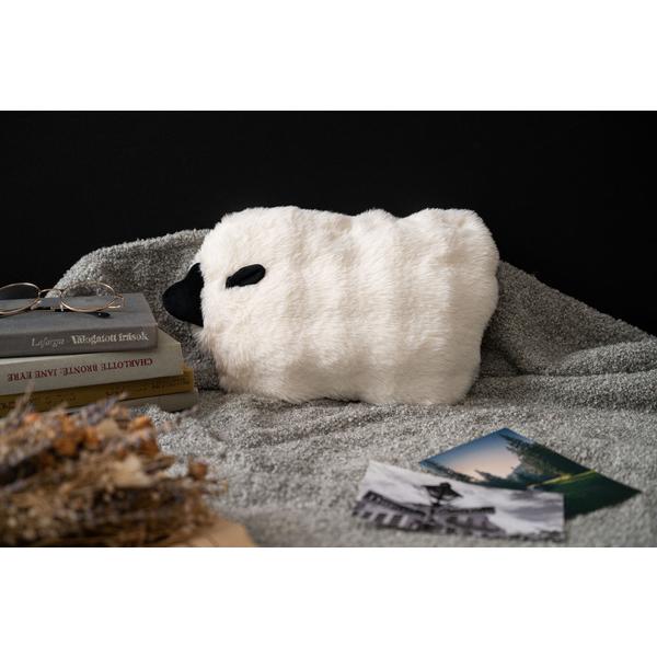 くり返し使える蓄熱式の湯たんぽ電源を繋いで蓄熱することであたたかさが持続してくれるので、 面倒なお湯の入れ替えは一切不要なエコ仕様です。 もこもこの凹凸が特徴的な生地を使用し、触り心地にもこだわりました。●約15分で蓄熱が完了（季節により蓄...