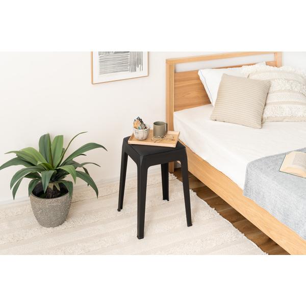 ●異素材の組み合わせがモダンなスツール。●優しい色味と上品な合皮が魅力的なスツール。●シンプルなデザインと絶妙なカラーは場所を選ばず、様々なインテリアとも好相性。●スタッキング(積み重ね)ができるので使わない時は省スペース収納。●掃除などの...