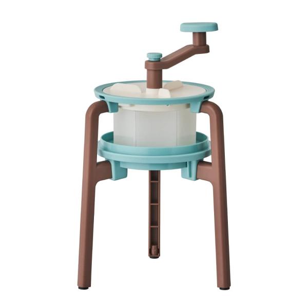 【商品概要】かわいいデザインの手動タイプ。コンパクト収納だから置き場所にも困らない。自宅のバラ氷で手軽にかき氷が楽しめる。専用ケースでコンパクトに収納ができるから、空いているスペースにスリムに収まる。冷蔵庫の製氷皿などで作ったキューブ型の氷...