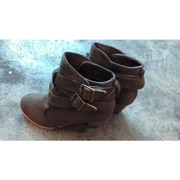 ブーツ レディース ヒール ベルトデザイン チャンキーヒール トレンド ショートブーツ 靴 おしゃれ 大人カジュアル