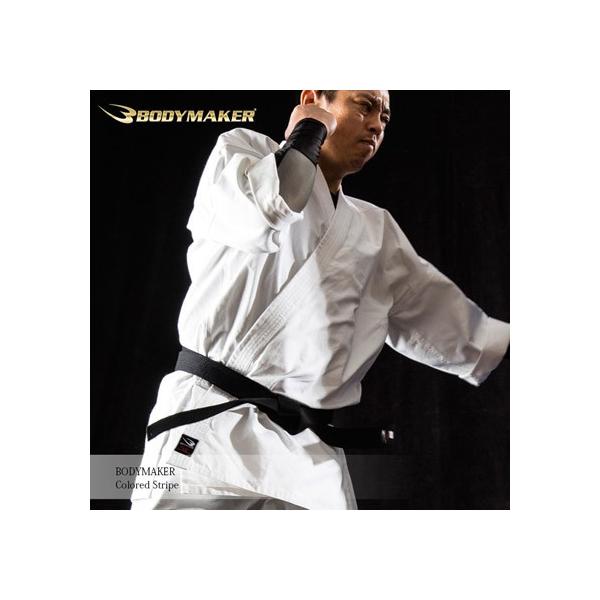 色帯帯の中素材には、白帯よりも2倍厚いフェルト材を使用。帯の布自体の加工を硬めにしたため、洗濯後にヨレヨレすることはありません。黒帯は9本の糸で横のキルトラインを縫製して仕上げ、高級感を味わえます。※帯巾は42mmです。黒帯は３号からの取り...