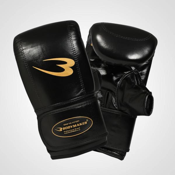 面ファスナーで確実な固定ができるので、サンドバッグやミット打ちなどをハードにこなしても安心。プロ選手の大切な拳を守ります。拳を握った状態が極めてナチュラルに近い感覚で再現できるように、内部の形状にもこだわりました。グリップの柔軟性や耐久性に...