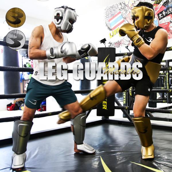 足の甲から膝下までを完全ガードする厚手パッドのレガースにメタリックタイプが登場。脛部分のパッドのフィット感を向上させ、足裏部分は2本のゴムベルトを着けて安定装着できます。よりハードなキックにも対応できるモデルに仕上げました。思い切り蹴れる・...