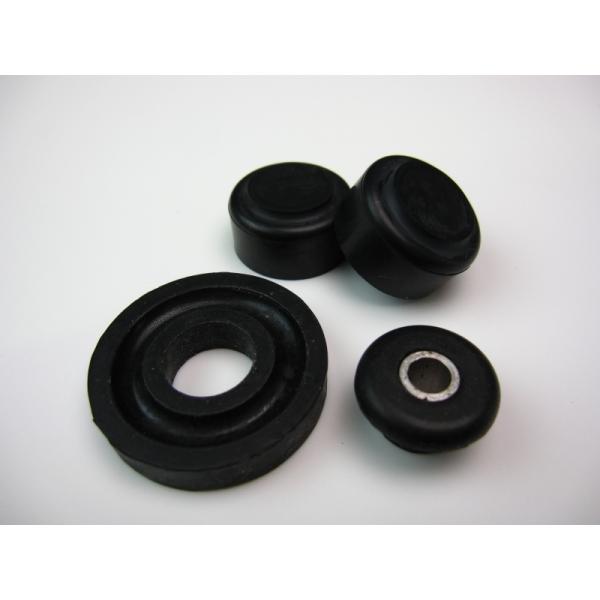 パーツメーカーMINI MOTOメーカー品番NO725適合エイプ、モンキー、ゴリラ※4Lモンキー、またそれ以前の車体は使用不可。※5Lモンキー、ゴリラ、FIモンキー、エイプ全年式にご使用が可能です。商品説明燃料タンクのタンクマウントクッショ...